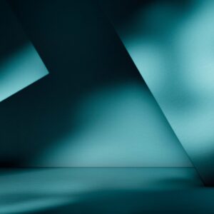 Тъмна абстракция със светлинни петна в синьо-зелено