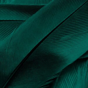 Нежно докосване от измумрудено перо