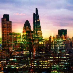 Лондон Сити панорама при залез със светлини