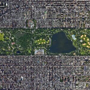 Въздушна фотография на Централ Парк, обграден от Манхатън