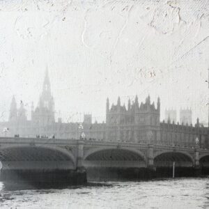 Черно-бяла снимка на Биг Бен и Уестминстърския мост