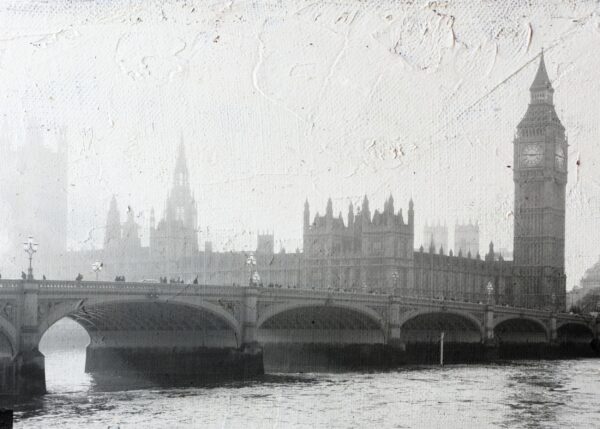 Черно-бяла снимка на Биг Бен и Уестминстърския мост