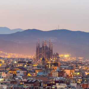 Саграда Фамилия в Барселона по време на залез