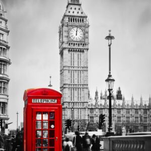 Черно-бяла артистична илюстрация на Лондон с Биг Бен и червени акценти