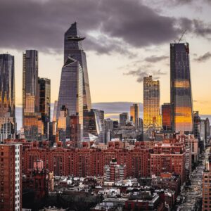 Hudson Yards в Ню Йорк при залез със златни отражения