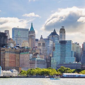 Панорама на Ню Йорк с крайбрежни небостъргачи