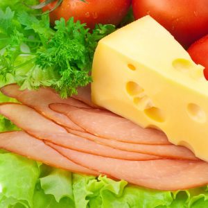 Млечни и месни продукти с пресни зеленчуци