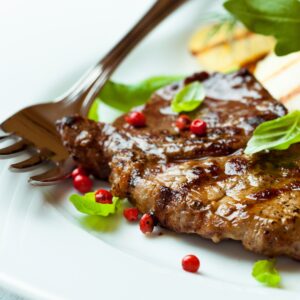 Телешки стек с розов пипер и зеленчуци