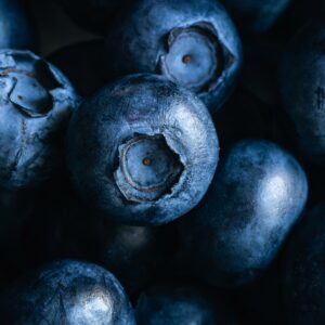 Свежи боровинки в тъмносини тонове