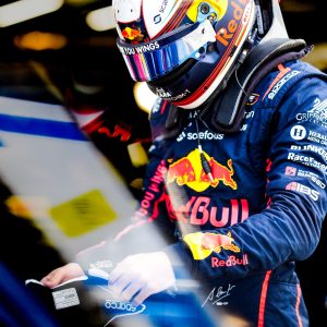 Пилот Red Bull във Формула 3, заснет в подготовка преди състезание