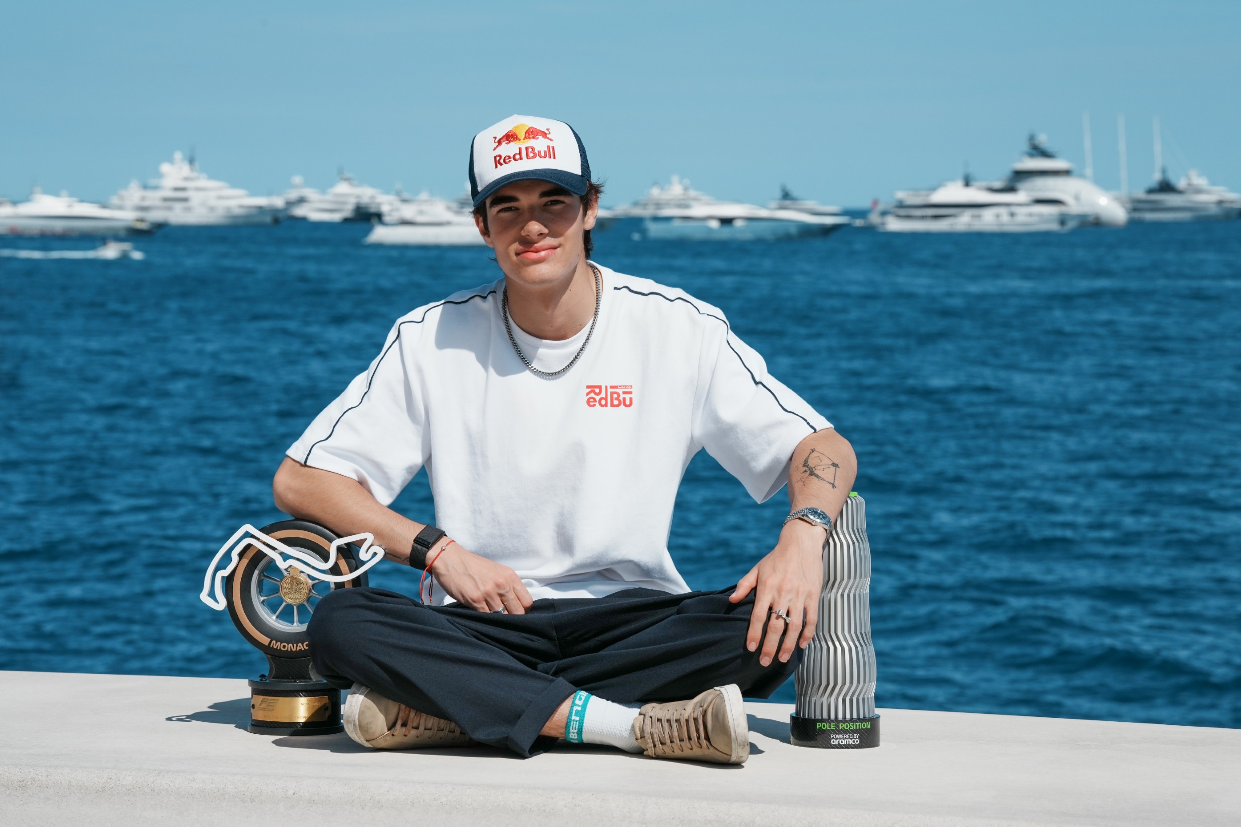 Пилот от Red Bull Junior Team с купи край морето