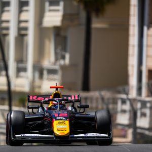 Формула 3 болид Red Bull на улична писта в Монако
