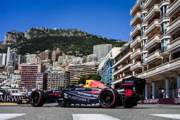 Формула 3 болид Red Bull на уличната писта в Монако