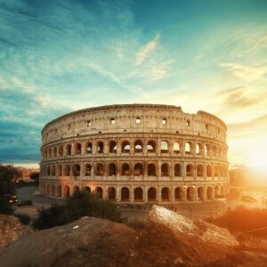 Колизеумът в Рим, осветен от залеза.