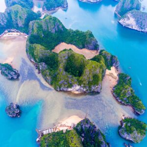 Халонг Бей, заснет от въздуха с острови и море.