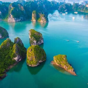 Острови в Халонг Бей, заснети от въздуха.