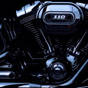 Хромиран Harley-Davidson двигател в близък план
