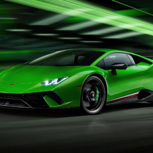 Зелено Lamborghini Huracan със светещи линии във фона