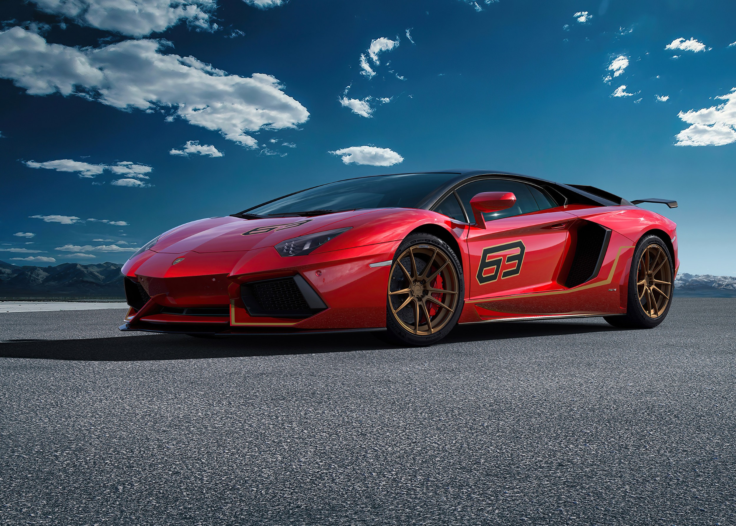 Червен Lamborghini Aventador на открит път
