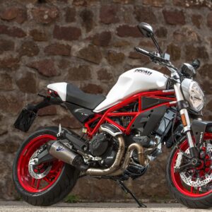 Ducati Monster в бяло и червено пред каменна стена