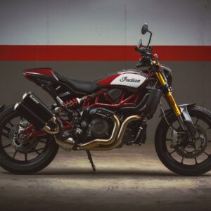 Indian мотоциклет с червена рамка и черни детайли