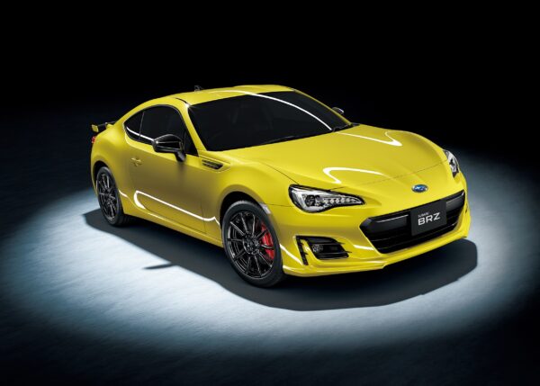 Жълт Subaru BRZ с динамичен дизайн