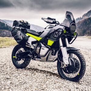 Husqvarna Adventure мотор в планински пейзаж с неонови зелени акценти