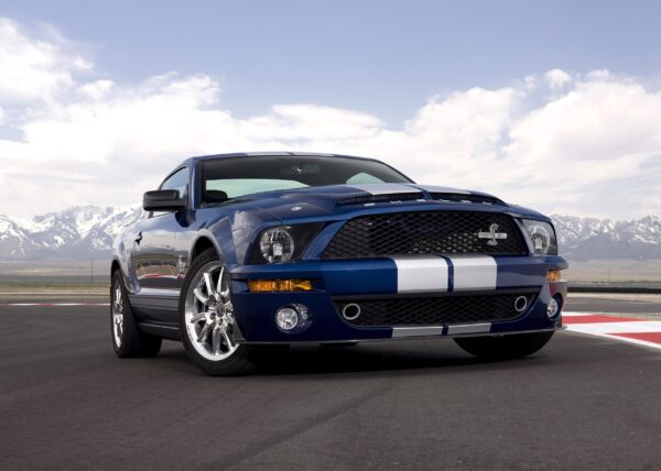 Ford Mustang Shelby GT500 тъмносин спортен автомобил