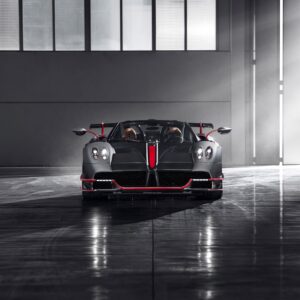 Pagani Huayra BC в индустриална зала