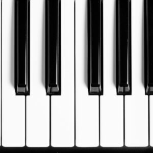 Черно-бели клавиши на пиано в близък план