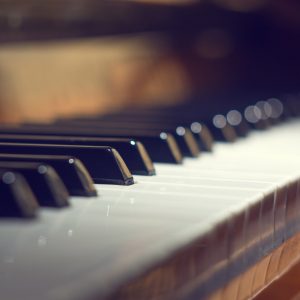 Пиано клавиши с меко осветление