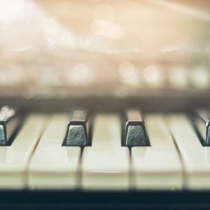 Ретро пиано клавиши с винтидж ефект