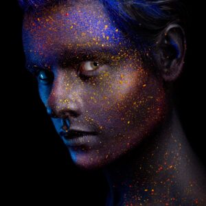 Портрет с UV боя в синьо и оранжево