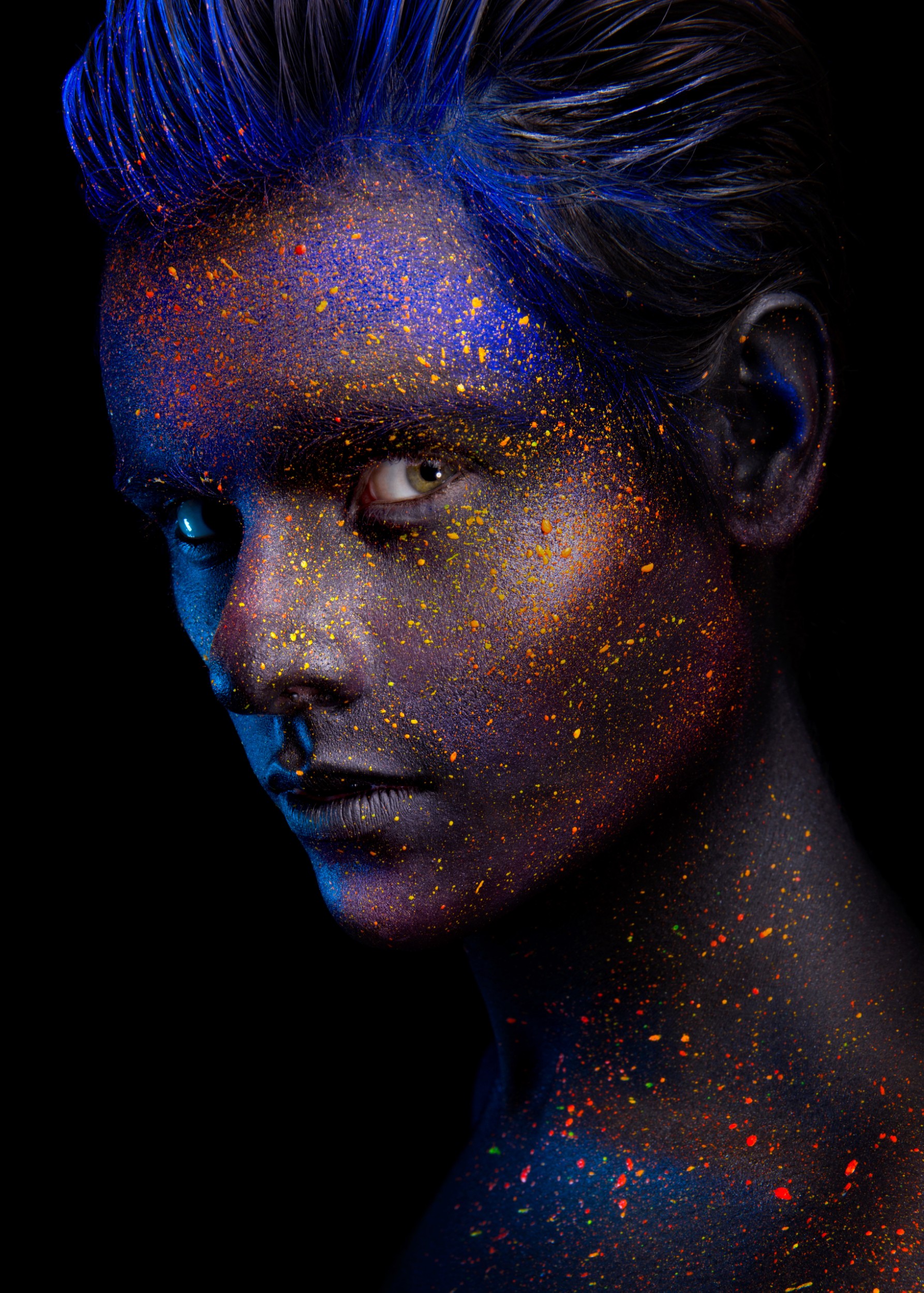 Портрет с UV боя в синьо и оранжево