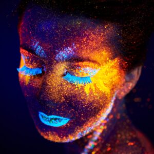 UV портрет с огнени цветове