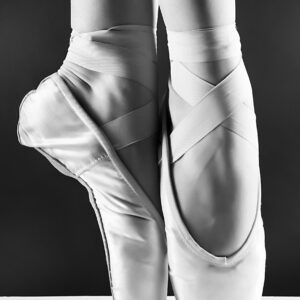 Балетни обувки в черно-бяло