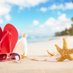 Джапанки и морски акценти върху пясъка