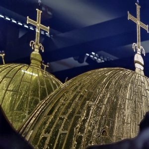 Златните куполи