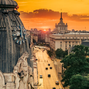 Над жълтите павета