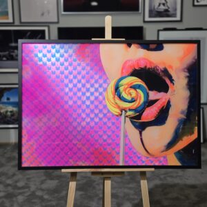 Неонов принт с 3D ефект в розово