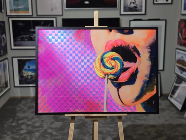 Неонов принт с 3D ефект в розово