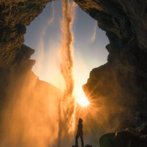 Зад водопада \ Behind the Waterfall