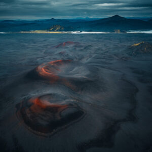 Сияещите кратери / Glowing Red Craters