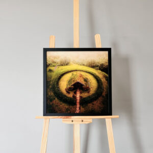 Рамкирана фотография на исландска торфена къщичка